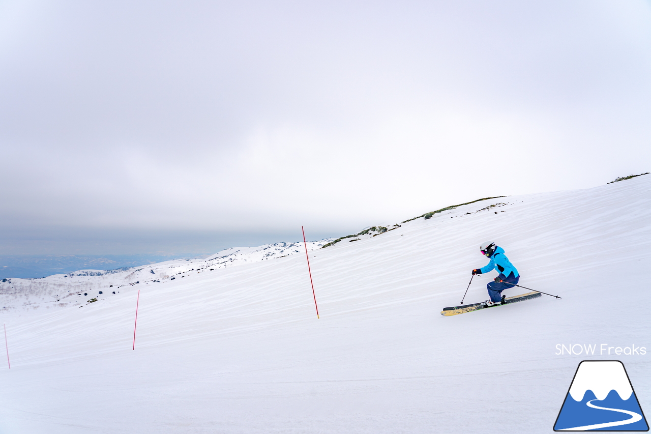 大雪山旭岳ロープウェイ｜祝・第1回ATOMICスキー技術選・優勝。笑顔がとっても似合う女性スキーヤー・水野愛菜さんと旭岳フォトセッション☆